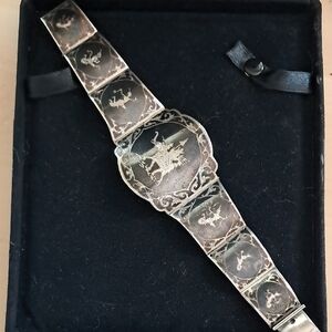 Elegant Black and Gold Women's Bracelet